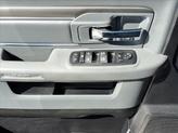 Thumbnail of 2016 Brilliant Black Crystal Pearlcoat RAM 1500
