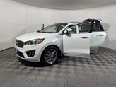Thumbnail of 2016 Snow White Pearl Kia Sorento