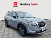 Photo of 2022 Solid Gray/Super Black Nissan Pathfinder