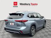 Thumbnail of 2022 Moon Dust Toyota Highlander