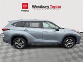 Thumbnail of 2022 Moon Dust Toyota Highlander