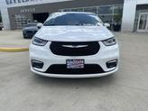 Thumbnail of 2023 Bright White Clearcoat Chrysler Pacifica