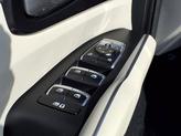 Thumbnail of 2022 Glacial White Pearl Kia Sorento