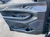Thumbnail of 2024 Diamond Black Jeep Grand Cherokee L