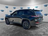 Thumbnail of 2025 Diamond Black Crystal Pearlcoat Jeep Grand Cherokee