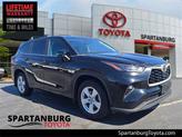 Photo of 2023 Midnight Black Metallic Toyota Highlander