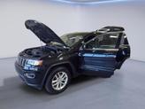 Thumbnail of 2017 Diamond Black Crystal Pearlcoat Jeep Grand Cherokee