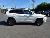 Thumbnail of 2019 Pearl White Pearlcoat Jeep Cherokee