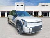 Photo of 2026 Ebony Black Kia EV9
