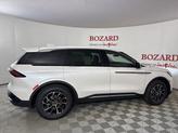 Thumbnail of 2025 White Platinum Metallic Tri-Coat Lincoln Nautilus