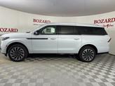 Thumbnail of 2025 Crystal White Metallic Clearcoat Lincoln Navigator