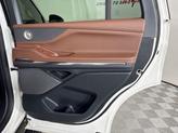 Thumbnail of 2025 Pristine White Metallic Tri-Coat Lincoln Navigator