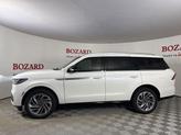 Thumbnail of 2025 Pristine White Metallic Tri-Coat Lincoln Navigator