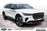Photo of 2025 White Platinum Metallic Tri-Coat Lincoln Nautilus