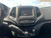 Thumbnail of 2019 Bright White Clearcoat Jeep Cherokee
