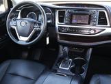 Thumbnail of 2019 Blizzard Pearl Toyota Highlander