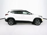 Thumbnail of 2021 Snow White Pearl Kia Seltos