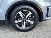Thumbnail of 2022 Everlasting Silver Kia Sorento