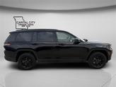 Thumbnail of 2024 Diamond Black Crystal Pearlcoat Jeep Grand Cherokee L