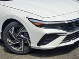 Thumbnail of 2025 White Hyundai ELANTRA