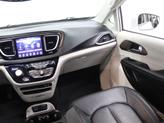Thumbnail of 2019 Bright White Clearcoat Chrysler Pacifica