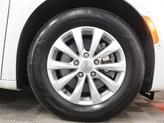 Thumbnail of 2019 Bright White Clearcoat Chrysler Pacifica
