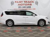Thumbnail of 2019 Bright White Clearcoat Chrysler Pacifica
