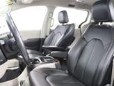 Thumbnail of 2019 Bright White Clearcoat Chrysler Pacifica