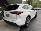Thumbnail of 2022 Pearl Toyota Highlander