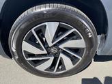 Thumbnail of 2024 Silver Mist Metallic Volkswagen Atlas