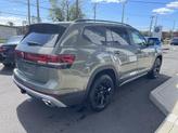Thumbnail of 2025 Avocado Green Pearl Volkswagen Atlas