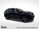 Photo of 2020 Diamond Black Crystal Pearlcoat Jeep Grand Cherokee