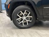 Thumbnail of 2024 Diamond Black Crystal Pearlcoat Jeep Grand Cherokee L