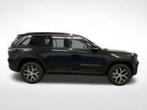 Thumbnail of 2025 Diamond Black Crystal Pearlcoat Jeep Grand Cherokee