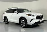 Photo of 2022 White Toyota Highlander
