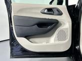 Thumbnail of 2024 Diamond Black Crystal Pearlcoat Chrysler Pacifica