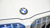Thumbnail of 2025 Mineral White Metallic BMW 530