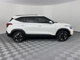 Thumbnail of 2025 Snow White Pearl Kia Seltos