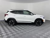 Thumbnail of 2025 Snow White Pearl Kia Seltos