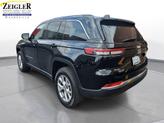 Thumbnail of 2022 Diamond Black Crystal Pearlcoat Jeep Grand Cherokee