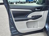 Thumbnail of 2019 Shoreline Blue Pearl Toyota Highlander
