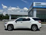 Thumbnail of 2021 Iridescent Pearl Tricoat Chevrolet Traverse