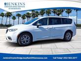 Photo of 2023 Bright White Clearcoat Chrysler Pacifica