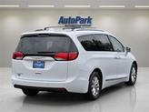Thumbnail of 2018 Bright White Clearcoat Chrysler Pacifica