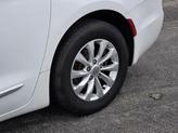 Thumbnail of 2018 Bright White Clearcoat Chrysler Pacifica