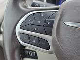 Thumbnail of 2018 Bright White Clearcoat Chrysler Pacifica
