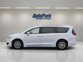 Thumbnail of 2018 Bright White Clearcoat Chrysler Pacifica