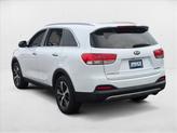 Thumbnail of 2018 Snow White Pearl Kia Sorento