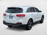 Thumbnail of 2018 Snow White Pearl Kia Sorento
