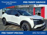 Photo of 2025 2t Wht Blk Roof Nissan Kicks